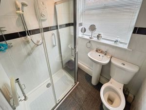 Shower room- click for photo gallery